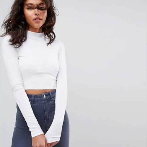 white long sleeve fitted top